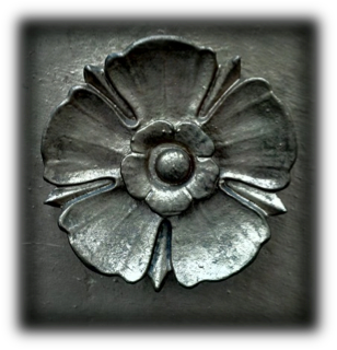 detail flower motif